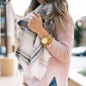 Meet your Posher, Hira